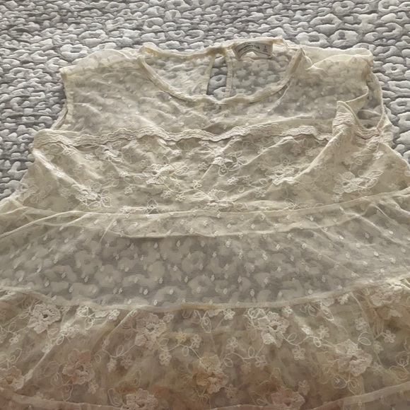 Woman - Picture 4 of 6